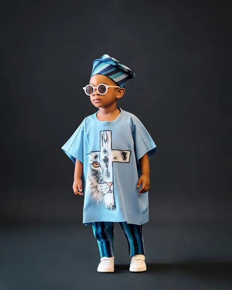 🇳🇬 @trax_apparel 🇳🇬 Tap to shop #Newin; Young man looking too fly 😎 — This is an handpainted danshiki, Aso-oke pants and Awolowo cap ensemble, perfect fit for your little boys. Shop Now!🛒 #saturdaykidsday #traxapparel #asookepants #forkids #africankidswea #danshiki #anka #ankamarkerplace || #afropean || #african || #africaninspired || #africanprint || || #bébéafricain || #africankids || #africanfabrics || #africanstyle || #faitmain || #handmade || #ankara || #ankaraclothing || #afro || #af... Boys Ankara Outfits, Awolowo Cap, Female Senator Wears, Ankara Styles For Kids, Classy Short Dresses, Childrens Clothes Boys, Easy Diy Clothes, Ankara Clothing