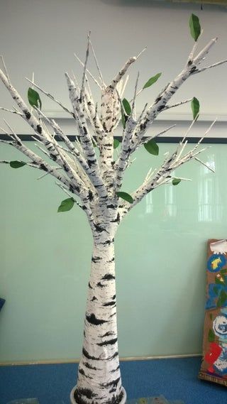 Making A Tree, Decoration With Paper, Paper Mache Tree, Trees Decoration, How To Make Trees, Classroom Tree, Cardboard Tree, Tree Props, Got The Job