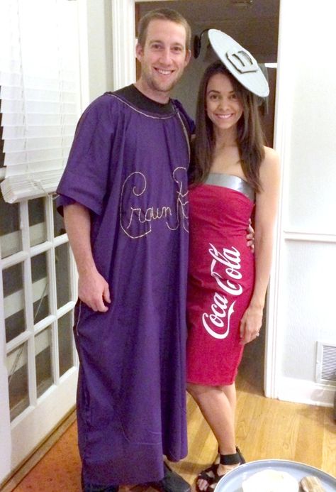 Great and easy tutorial for DIY Crown and Coke Couples Halloween costumes! Coke Costume, Bert Mary Poppins, Diy Halloween Couples, Diy Adult Halloween Costumes, Costumes Faciles, Thelma Et Louise, Cardboard Costume, Diy Couples Costumes, Best Couples Costumes