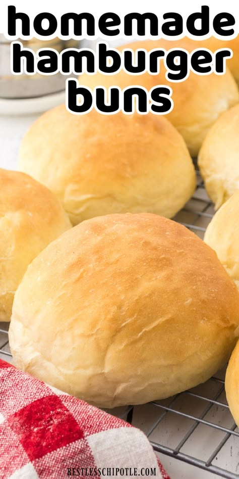 Making this easy homemade hamburger buns recipe doesn't take as long as you might think, (just 1 hour total) and the result is spectacular! They come out so soft and slightly sweet -- just right for all of those grilled burgers you are going to be making this summer. Hamburger Buns Recipe, Hot Dog Buns Recipe, Buns Recipe Easy, Perfect Hamburger, Homemade Burger Buns, Burger Buns Recipe, Hamburger Bun Recipe, Homemade Hamburger Buns, Cross Buns Recipe