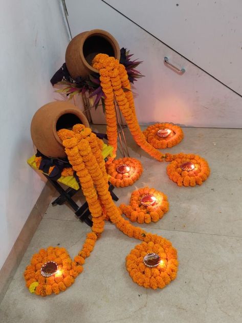 Diwali Wall Flower Decoration, Front Gate Decoration For Diwali, Diwali Decorations For Puja Room, Diwali Floor Decorations, Diwali Corridor Decoration, Home Decor Ideas For Diwali Festival, Diwali Decoration Ideas 2024, Homemade Diwali Decoration Ideas, New Home Pooja Decorations