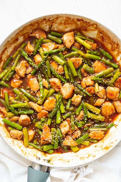 Chicken Asparagus Stir Fry - iFoodReal.com Stir Fry Chicken And Broccoli, Chicken And Asparagus Recipes, Chicken Asparagus Recipe, Chicken Asparagus Stir Fry, Asparagus Stir Fry Recipes, Chicken And Broccoli Stir Fry, Asian Stir Fry Recipe, Healthy Chicken Stir Fry, Tender Asparagus