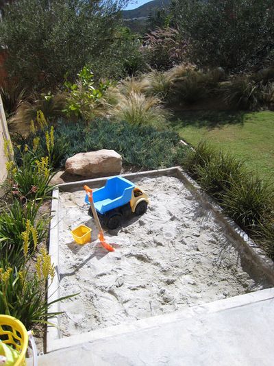 camouflage the sandbox with vegetation Sand Pits For Kids, Patio Edging, Natural Playground, Play Yard, Backyard Playground, Backyard Play, Sensory Experience, Backyard For Kids, Backyard Fun