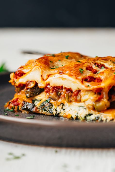 Easy Vegetarian Lasagna with Step by Step Directions - My Food Story Indian Lasagna Recipe, Veg Lasagna Recipe, Best Vegetarian Lasagna, Best Vegan Lasagna Recipe, Easy Vegetable Lasagna, Latios Pokemon, Beef Lasagna Recipe, Vegetarian Lasagne, Lasagna Recipe With Ricotta