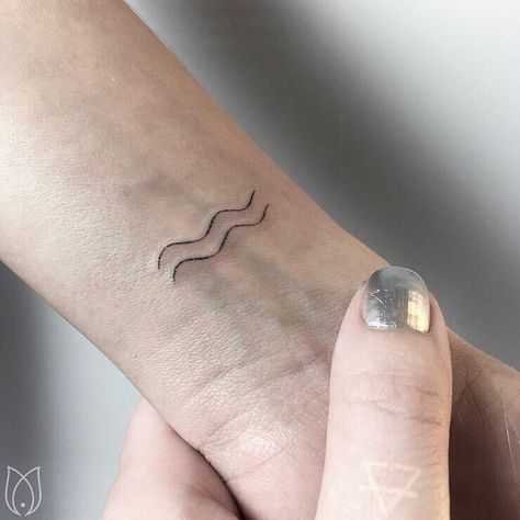 Nice one by @kokosmaedchen ··· Hamburg 🇩🇪 Wavy Tattoo, Zee Tattoo, Wave Tattoo Wrist, Wave Tattoos, Simple Wave Tattoo, Tattoo Ink Colors, Simple Hand Tattoos, Handmade Tattoo, Stick And Poke Tattoo