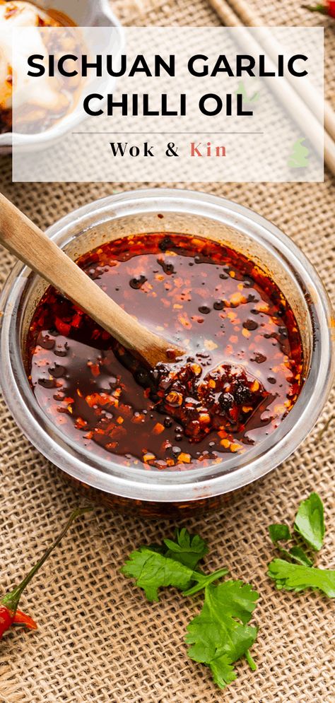 Asian Chilli Oil, Homemade Chilli Oil, Chinese Chilli Oil, Garlic Photography, Garlic Chilli Oil, Chilli Crisp, Chilli Garlic Sauce, Sichuan Sauce, Sichuan Chili Oil