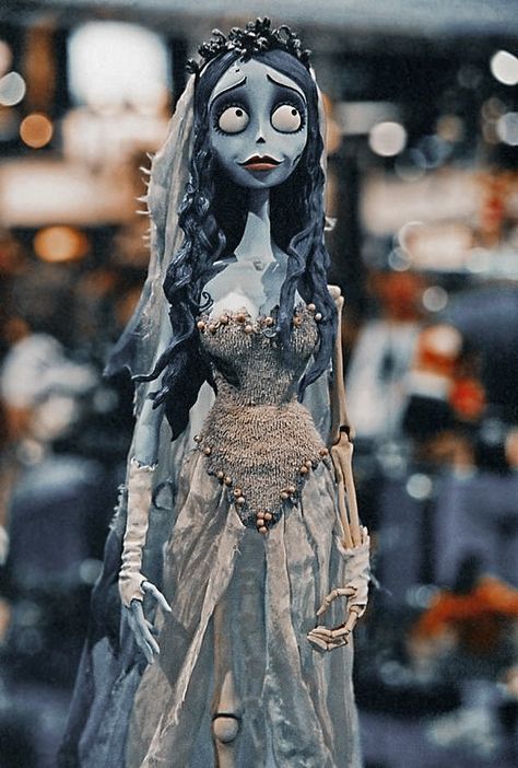 A Corpse Bride, Corpse Bride Doll, Tattoos Skeleton, Painting Tattoos, Skeleton Costumes, Halloween Bride Costumes, The Corpse Bride, Corpse Bride Costume, Emily Corpse Bride