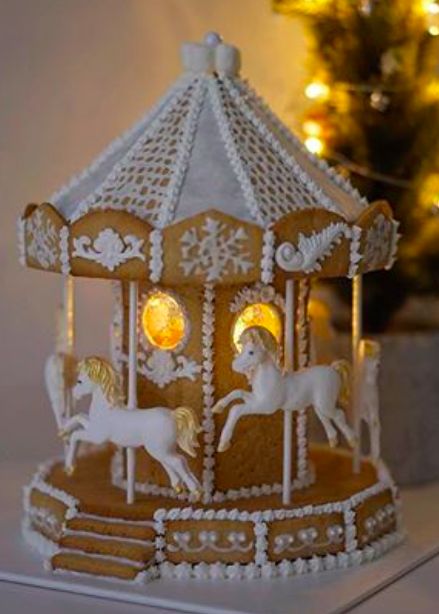 Gingerbread Carousel Pattern, Intricate Gingerbread House, Gingerbread Designs Ideas, Extravagant Gingerbread House, Cool Gingerbread House Ideas, Fancy Gingerbread Houses, Gingerbread House Designs Ideas, Castle Gingerbread House, Aesthetic Gingerbread House