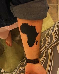 Tattoo Of Africa, Map Of Africa Tattoo, African Map Tattoo, Africa Map Tattoo, Map Tattoo Ideas, Africa Tattoo, Tattoo Homme, Small Wave Tattoo, Africa Tattoos