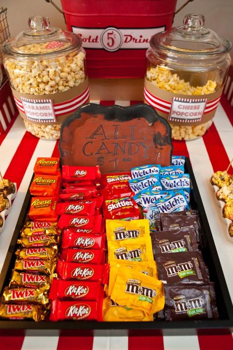 Vintage Movie Party.  Could be easily adapted for a Classic Monster movie party. Pidżama Party, Movie Theater Party, Outdoor Movie Party, Cinema Party, Backyard Movie Party, Pyjamas Party, Movie Night Birthday Party, Monster Movie, Bar A Bonbon