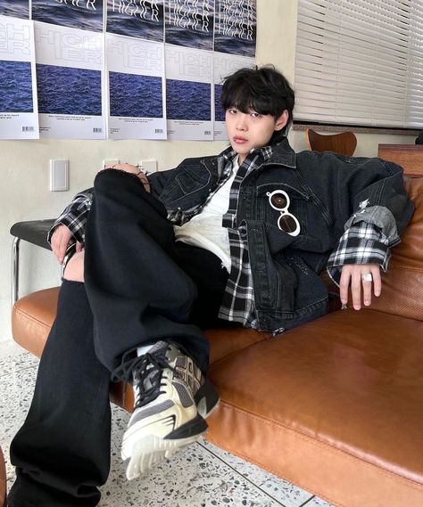 Korean Grunge Outfits, Edgy Outfits Men, Ripples Warmup, Male Outfits Aesthetic, Aesthetic Male Outfits, Grunge Outfits Men, Moda Grunge, Masc Fashion, Masc Outfits