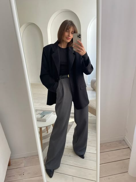 Turtle Neck Outfit Office, Grey Jeans Black Blazer, Grey Pants Black Top Work Outfits, 2024 Winter Office Outfits, Dark Grey Trousers Women Outfit, Business Outfits With Blazer, Grey Blazer Work Outfit Women, November Fashion Outfits, Winter Outfits Grey Pants