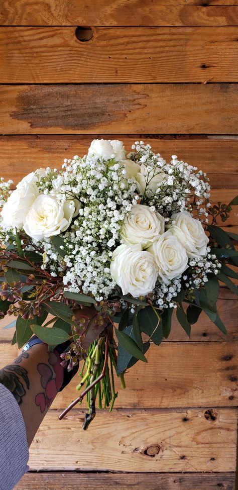 Baby's breath and white spray rose bridal bouquet. #vintage #oldschoolbridalbouquets #allwhitebridalbouquets theflowerstudioaustin.com Baby's Breath Eucalyptus Bouquet, Azalea Wedding, Bridal Bouquet Vintage, White Spray Rose, Green And White Wedding Flowers, Prom Bouquet, White Spray Roses, White Azalea, White Rose Bouquet