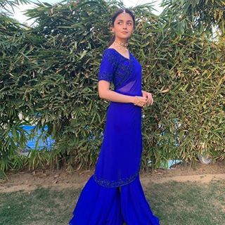 The absolutely stunning @aliaabhatt in #blue #sharara #saree #manishmalhotralabel #beautiful #manishmalhotraworld #aliabhatt #styling @stylebyami @mmalhotraworld Alya Bhatt, Alia Bhatt Saree, Latest Saree Trends, Mehendi Outfit, Saree Ideas, Mehendi Outfits, Biryani Recipe, Blue Saree, Saree Trends