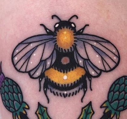 Traditional Bugs Tattoo, Neotrad Bee Tattoo, Traditional Bug Tattoo Old School, Bumble Bee Tattoo Traditional, Bee Knee Tattoos Women, Bumble Bee Tattoo Color, Colorful Bee Tattoo, Traditional Bumble Bee Tattoo, Bug And Flower Tattoo