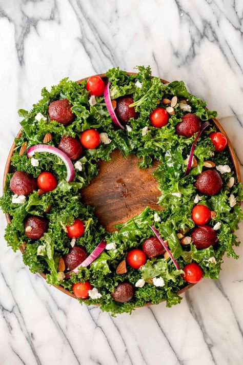 This fun and simple Christmas wreath salad is a great addition to any festive table. Tossed in a red wine vinaigrette dressing, this make ahead salad is bright, vibrant and bursting with flavor. | Holiday Recipes | Christmas Recipes | Winter Salads Christmas Wreath Salad, Christmas Dinner Starters, Wreath Salad, Mushroom Tartlets, Healthy Holiday Appetizers, Homemade Ranch Dip, Baked Buffalo Cauliflower, Winter Salads, Christmas Salad Recipes