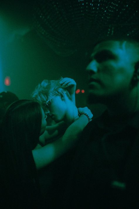 Club Dancing, People Kissing, Cute Couple Dancing, Photography Club, Clubbing Aesthetic, Dancing Aesthetic, Scene Art, Dance Club, Couple Dancing