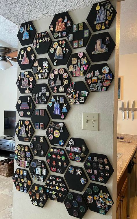 Magnet Collection Display, Travel Magnet Display Ideas, Magnet Display, Room Improvement, Souvenir Display, Keychain Display, Living Room Decor Furniture, Magnet Board, Funky Home Decor