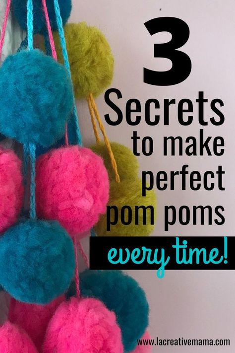 Wool Crafts Easy, Yarn Pom Pom Diy, Diy Wool Crafts, Pom Poms Diy, Pom Pom Tutorial, Pom Pom Necklace, Crazy Crochet, Simple Craft Ideas, Diy Pom Poms