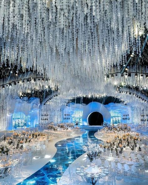 Winter Wonderland Wedding Theme, Wonderland Wedding Theme, Lebanese Wedding, Bilik Idaman, Majlis Perkahwinan, Dream Wedding Reception, Dream Wedding Decorations, Wedding Stage Design, Extravagant Wedding