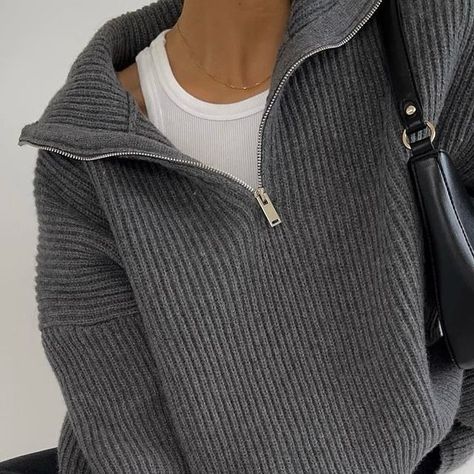 Zip Sweater Outfit, Grey Sweater Outfit, Grey Quarter Zip, Loose Fit Sweater, Quarter Zip Sweater, Grey Outfit, Foto Inspiration, Mode Outfits, Cute Casual Outfits