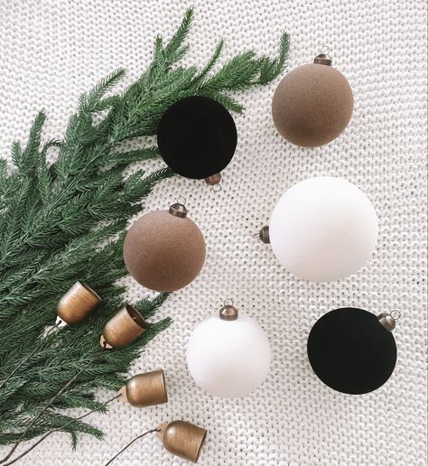 Flocked Ornaments, 2023 Vibes, Neutral Holiday Decor, Christmas Tree Inspo, Norfolk Pine, Flocked Christmas Trees Decorated, Neutral Christmas Decor, Minimalist Christmas Tree, Modern Christmas Tree