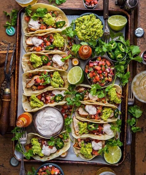 Sommer Mad, Grilled Chicken Tacos, Chicken Tacos, Food Platters, Food Presentation, Tortillas, Grilled Chicken, Food Inspiration, Love Food