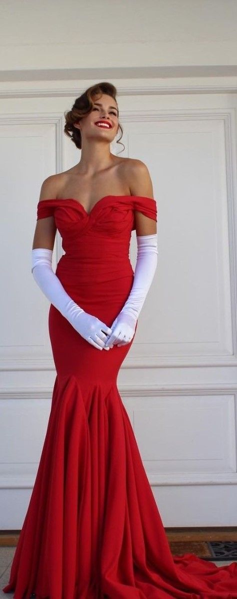 Opera Gloves Outfit, Dress With Gloves Classy, 80s Red Dress, Prom Dress With Gloves, Leather Gloves Outfit, Deco Cinema, Gloves Outfit, Dress And Gloves, Dress With Gloves