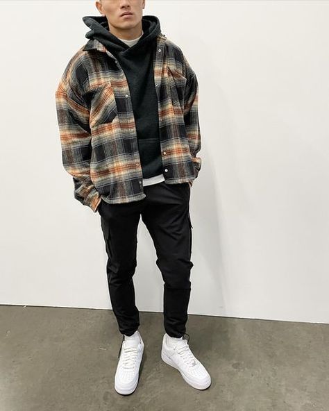 Summit UK on Instagram: "Ember fits with the upcoming reverse hoodie. Flannels running low, hoodies online Friday 8PM GMT." Mens Street Style Fall, Men Winter Outfits Casual, Winter Outfits Men Classy, Black Men Winter Outfits, Cold Winter Outfits Men, Casual Winter Outfits Men, Fall Flannel Outfits, Streetwear Men Outfits Street Fashion, Outfit Hombre Casual