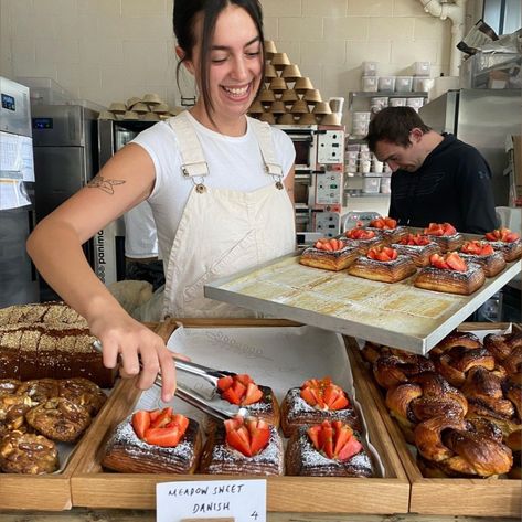 Bakery Platter, Babka Cookies, Bakery Owner Aesthetic, Bakery Shop Aesthetic, Coffee Shop Pastries, Sourdough Babka, Cookies Banana, Sourdough Bakery, Bakery Inspiration