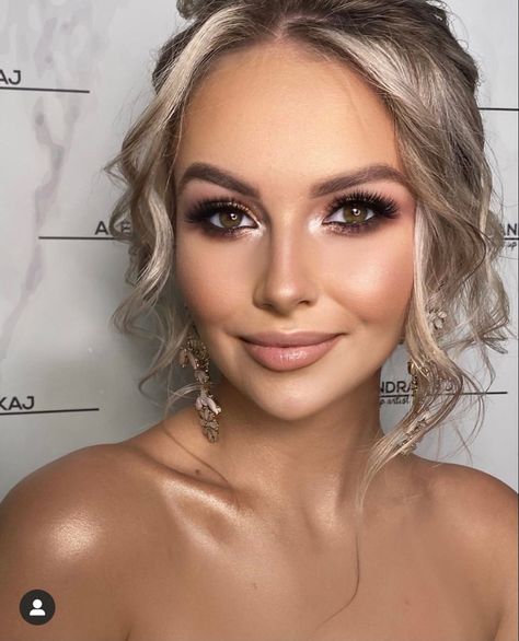 Make Up Champagne Color, Bridal Makeup For Almond Eyes, Bridal Make Up Smokey Eyes, Bridesmaids Makeup Ideas Hazel Eyes, Bridal Make Up Looks Wedding Day, Bridal Makeup For Fall Wedding, Make Up Ideas Blonde, Soft Smokey Eye Bridal Makeup, Bridal Fall Makeup