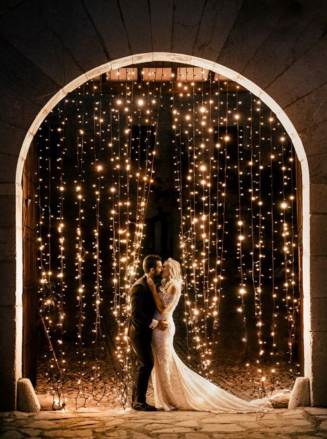 Fredrik Backman, Night Wedding Photos, Bedroom Neon, Night Time Wedding, High Aesthetic, Future Wedding Plans, Neon Wedding, Decorations Wedding, Wedding Goals