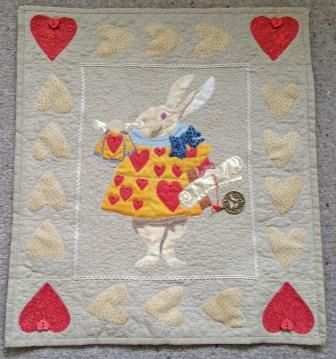 ? Alice In Wonderland Quilt, Disney Quilts, Wonderland Bedroom, Alice In Wonderland Bedroom, Quilted Art, Pictorial Quilts, White Rabbit Alice In Wonderland, Collage Quilts, Disney Quilt