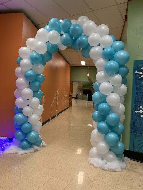 Winter Themed Balloon Arch, Middle School Winter Dance, Middle School Dance Themes, Middle School Dance Ideas, White Winter Decor, School Dance Themes, School Dance Ideas, Middle School Dance, Wonderland Decorations