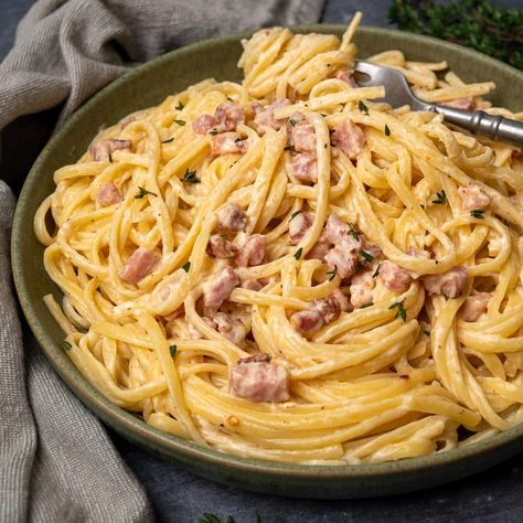 Pasta With Milk, Cream Cheese Pasta Sauce, Bacon Pasta Recipes, Pasta With Bacon, Ramen Recipes Easy, Cream Cheese Pasta, Cheese Sauce For Pasta, Creamy Pasta Recipes, Easy Pasta Dinner