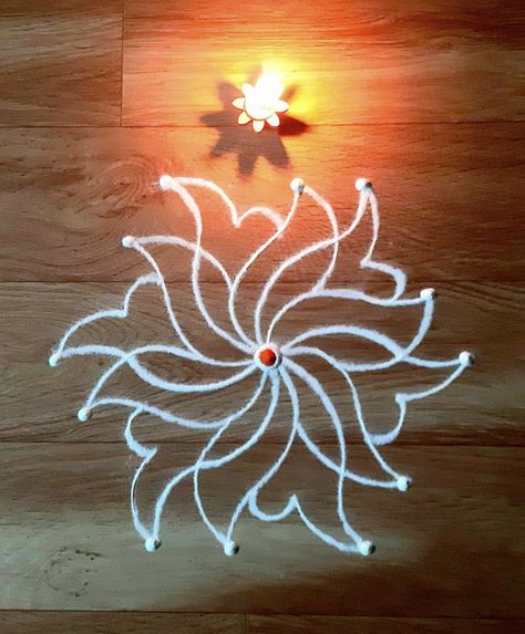 7*4 interlaced rangoli 💕#rangoli Small Colour Rangoli Designs, Simple White Rangoli, Thipkyanchi Rangoli, Small Free Hand Rangoli, 3d Kolam, Diwali Kolam, Rangoli Painting, White Rangoli, Colour Kolam