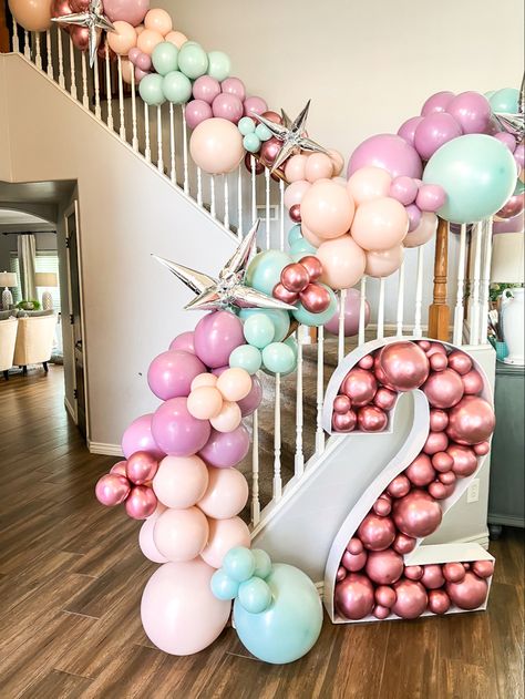 Balloon garland decorations balloon garland inspiration balloon garland for stairs balloon mosaic number Balloon Garland For Staircase, Stair Rail Balloon Garland, Ballon Garland Staircase, Balloon Stairs Decoration, Balloon Arch On Staircase, Stairs Balloon Garland, Balloon Arch Staircase, Staircase Birthday Decorations, Banister Balloon Garland