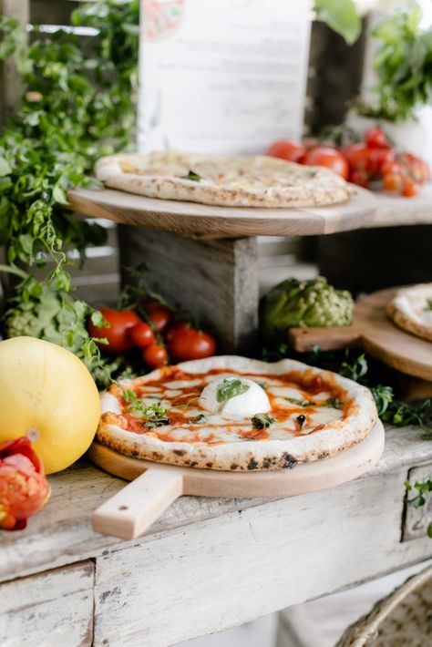 Pizza And Champagne Party, Wedding Pizza Oven, Pizza Party Display, Pizza Party Welcome Dinner, Pizza Oven Wedding, Elevated Pizza Party, Pizza And Wine Engagement Party, Pizza Display For Party, Adult Pizza Party