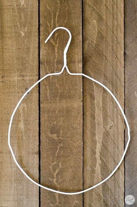 Candy Wreath Diy How To Make, Wire Ornament Hangers Diy, Wire Clothes Hanger Crafts, How To Make A Wire Wreath, Round Wire Wreath Ideas, Wire Hanger Wreaths, Diy Christmas Wreaths For Front Door, Clothes Hanger Crafts, Candy Wreath Diy