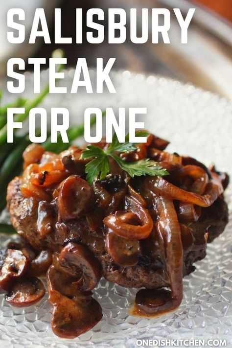 Mushroom Onion Gravy, Easy Salisbury Steak, Single Serve Meals, Salisbury Steak Recipe, One Dish Kitchen, Easy Meals For One, Recipe For One, Recipe For 1, Salisbury Steak Recipes