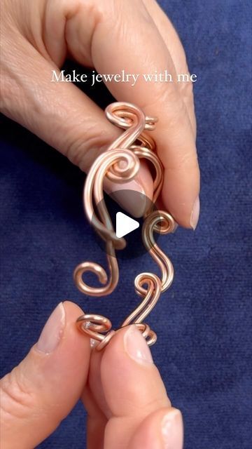 Hammered Wire Jewelry Diy, Wire Art Diy Craft Ideas, Diy Wire Bracelet Tutorials, Handmade Jewelry Tutorials Step By Step, Wire Bending Jewelry, Wire Crafts For Beginners, Jewelry Making Tutorials Step By Step, Diy Wire Jewelry Tutorials, Wire Jewelry Diy Tutorial