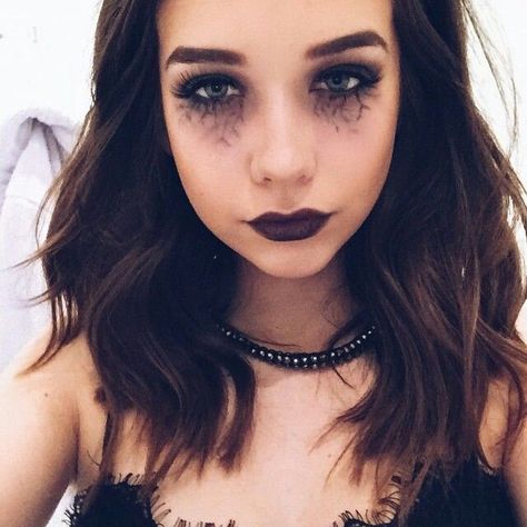 Vampire Diaries Makeup, Fete Emo, Make Up Diy, Make Carnaval, Halloweenský Makeup, Halloween Make-up Looks, Amanda Steele, Vampire Halloween Costume, Creepy Halloween Makeup