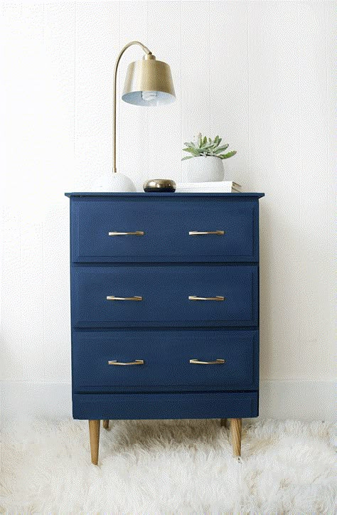 Navy Nightstand, Muebles Shabby Chic, Nightstand Makeover, Blue Dresser, Bedroom Furniture Makeover, Diy Furniture Bedroom, Blue Furniture, White Room, Refurbished Furniture