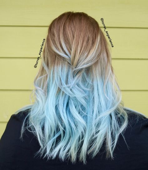 Light blue ends, frozen hair Light Blue Hair Dye, Blue Tips Hair, Blonde And Blue Hair, Blonde Hair Tips, Pastel Blue Hair, Frozen Hair, Blue Ombre Hair, Blond Ombre, Dyed Hair Blue