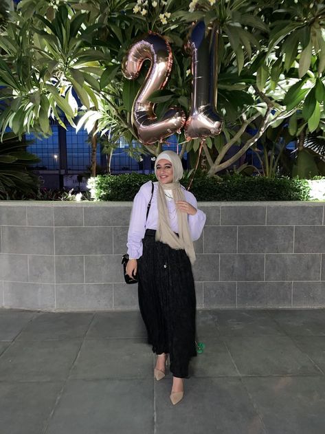 21 Birthday Outfit, Outfit Modest, Outfit Hijab, Hijab Outfit, Birthday Outfit, Modest Fashion, Ballet Skirt, Birthday