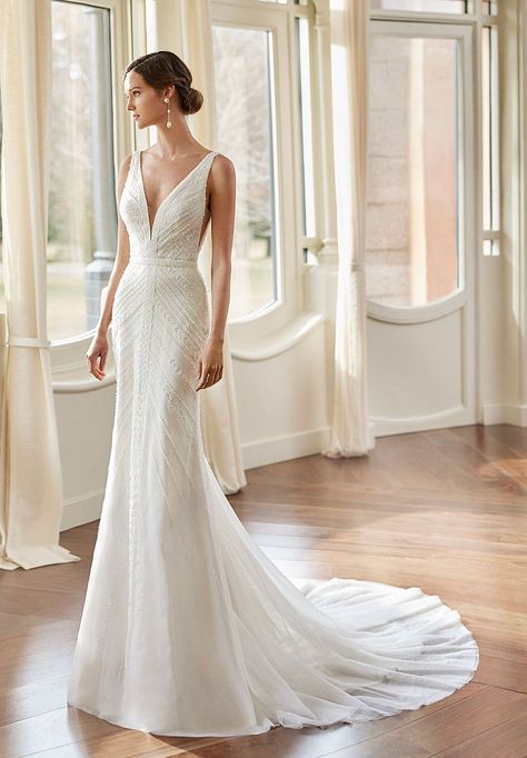 QUIKO Rosa Clara Wedding Dresses, Gatsby Wedding Dress, Wedding Dresses Sydney, Simple Elegant Wedding Dress, Casual Beach Wedding, Simple Elegant Wedding, Gowns Dresses Elegant, Wedding Dresses With Straps, White Wedding Dress