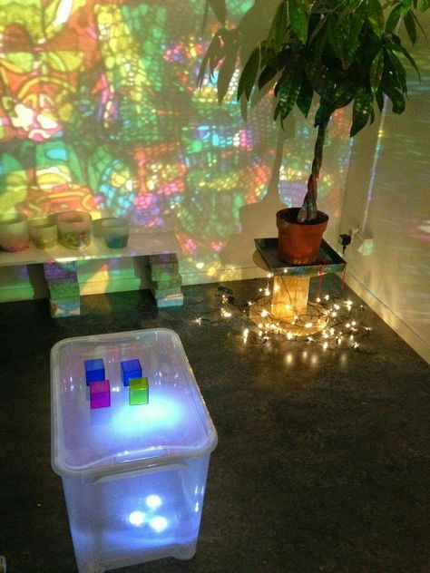 Reggio Emilia Classroom, Reggio Inspired Classrooms, Reggio Classroom, Sensory Lights, Reggio Inspired, Sensory Room, Classroom Inspiration, Reggio Emilia, Sensory Activities