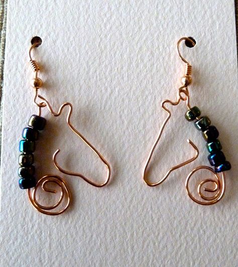 horse earrings Wire Horse, Craft Earrings, Silhouette Earring, Wire Jewelry Making, Horse Earrings, Bijoux Fil Aluminium, Copper Wire Jewelry, Horse Crafts, Horse Jewelry