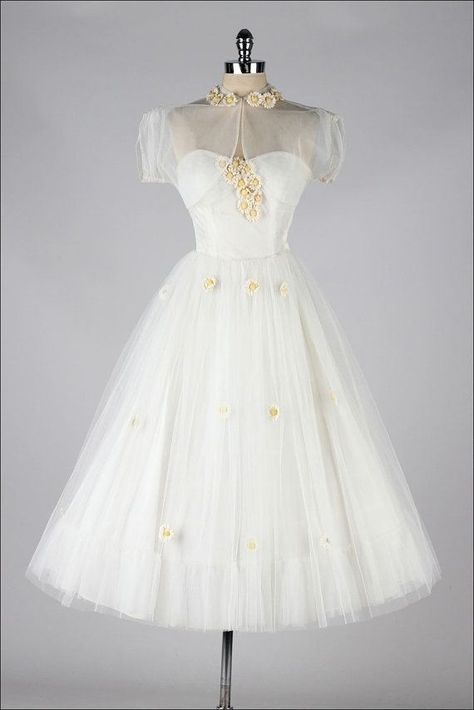 Vintage 1950s Dress, Old Fashion Dresses, Fashion 1950s, Vintage 1950s Dresses, Vintage Gowns, White Tulle, 50s Dresses, 1950s Dress, 50s Fashion