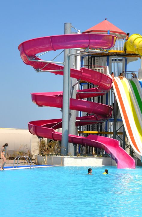 Sunsplash Waterpark, Cool Water Slides, Water Park Slide, Water Park Ideas, Big Water Slides, Fun Water Parks, Water Park Rides, Lazy River Pool, Pool House Decor